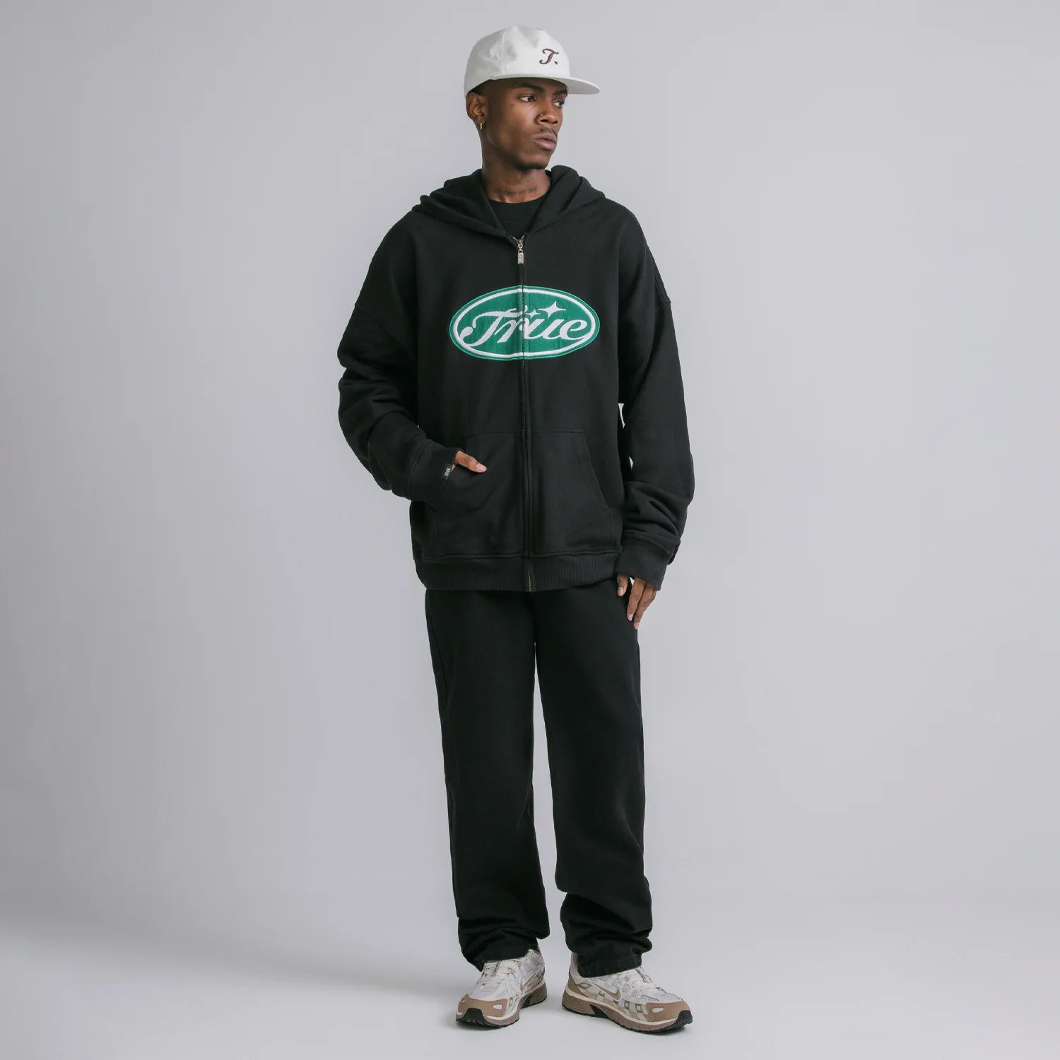 TRUE TRUE STAMP ZIPPER HOODIE BUZOS NEGRO