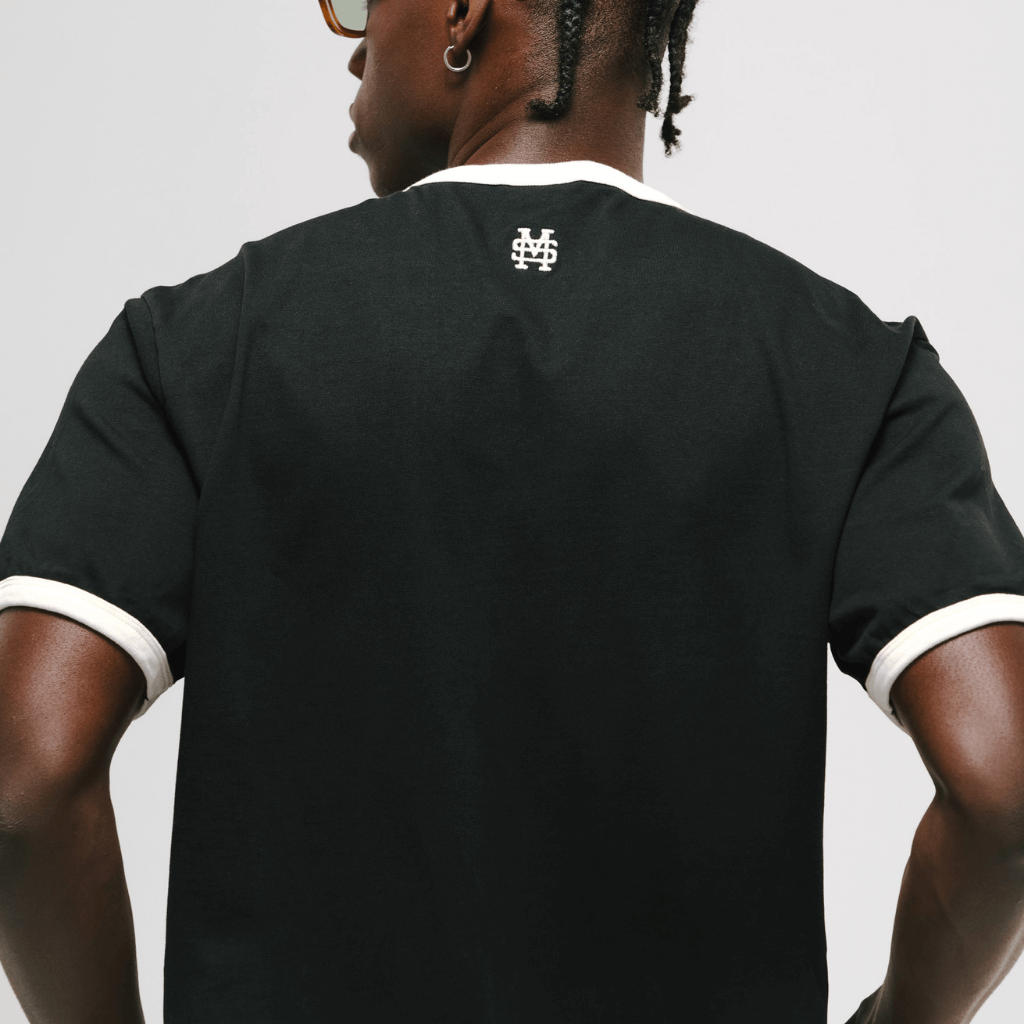 MONOIC RECORDS CAMISETA RINGER FIT NEGRA / BLANCO