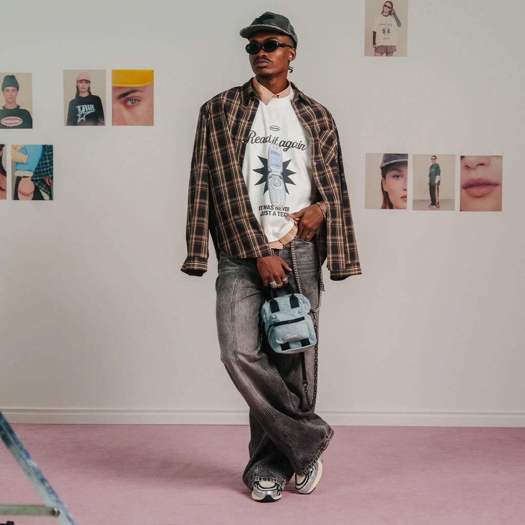 TRUE TOO BRIGHT TO MISS SIDEKICK DENIM CROSSBODY BAG AZUL