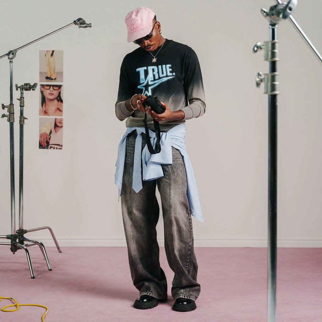 TRUE TOO BRIGHT TO MISS F*CK NUDES CAMISETA BOXY NEGRA