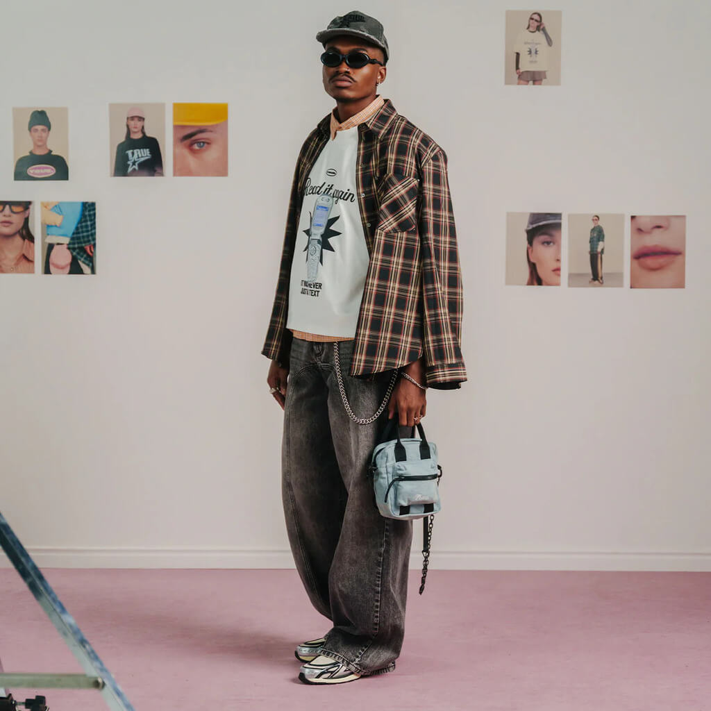 TRUE TOO BRIGHT TO MISS F*CK NUDES CAMISETA BOXY NEGRA