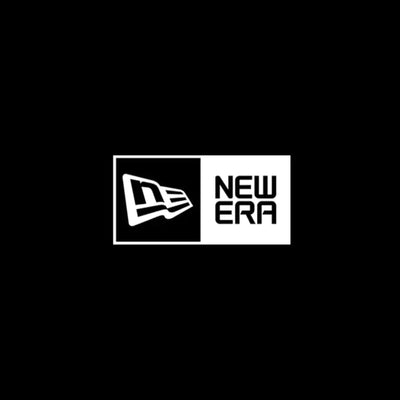 logo en blanco con fondo negro de la marca new era