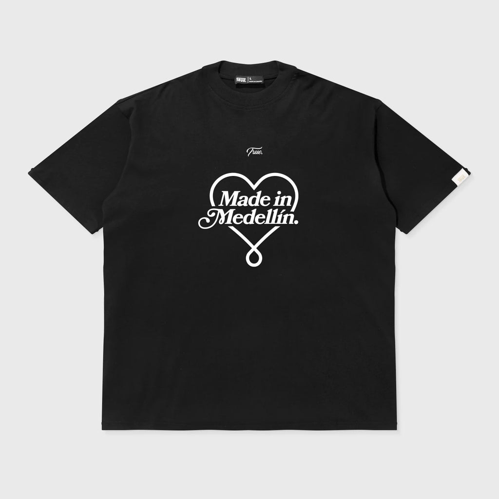 TRUE CAMISETA OVERSIZED MEDELLÍN CAMISETA NEGRA