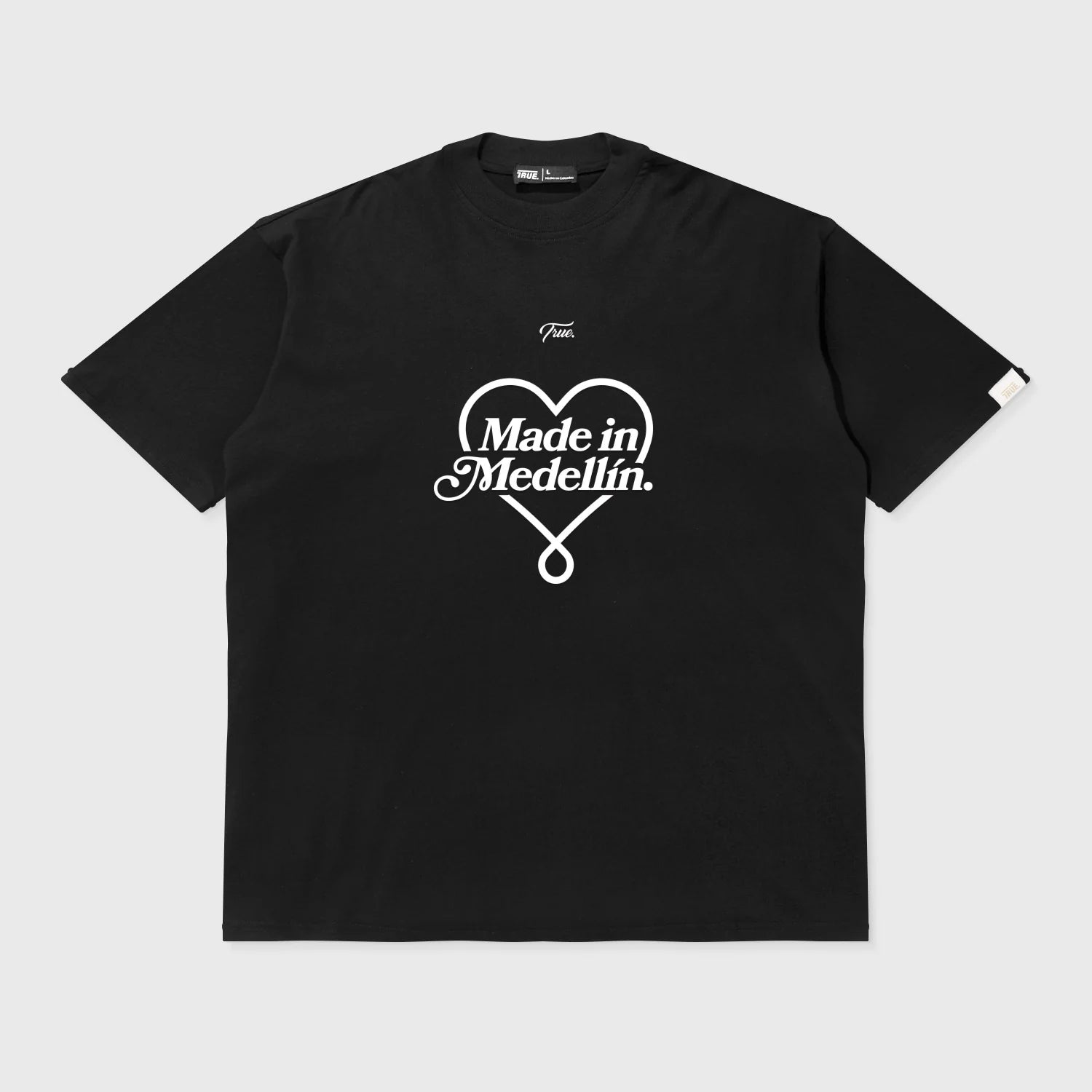 TRUE CAMISETA OVERSIZED MEDELLÍN CAMISETA NEGRA