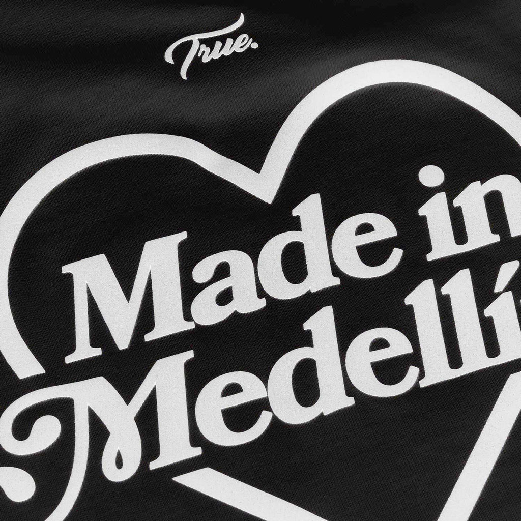 TRUE CAMISETA OVERSIZED MEDELLÍN CAMISETA NEGRA