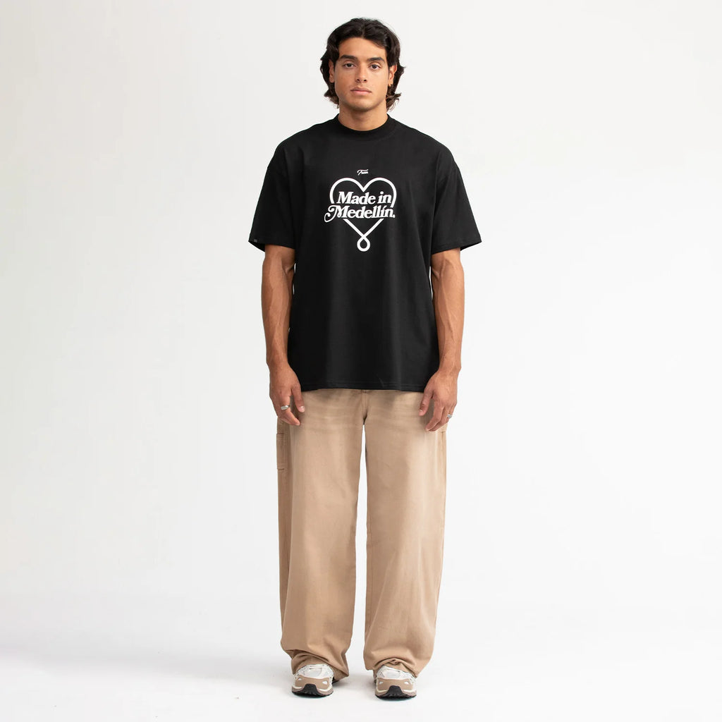 TRUE CAMISETA OVERSIZED MEDELLÍN CAMISETA NEGRA