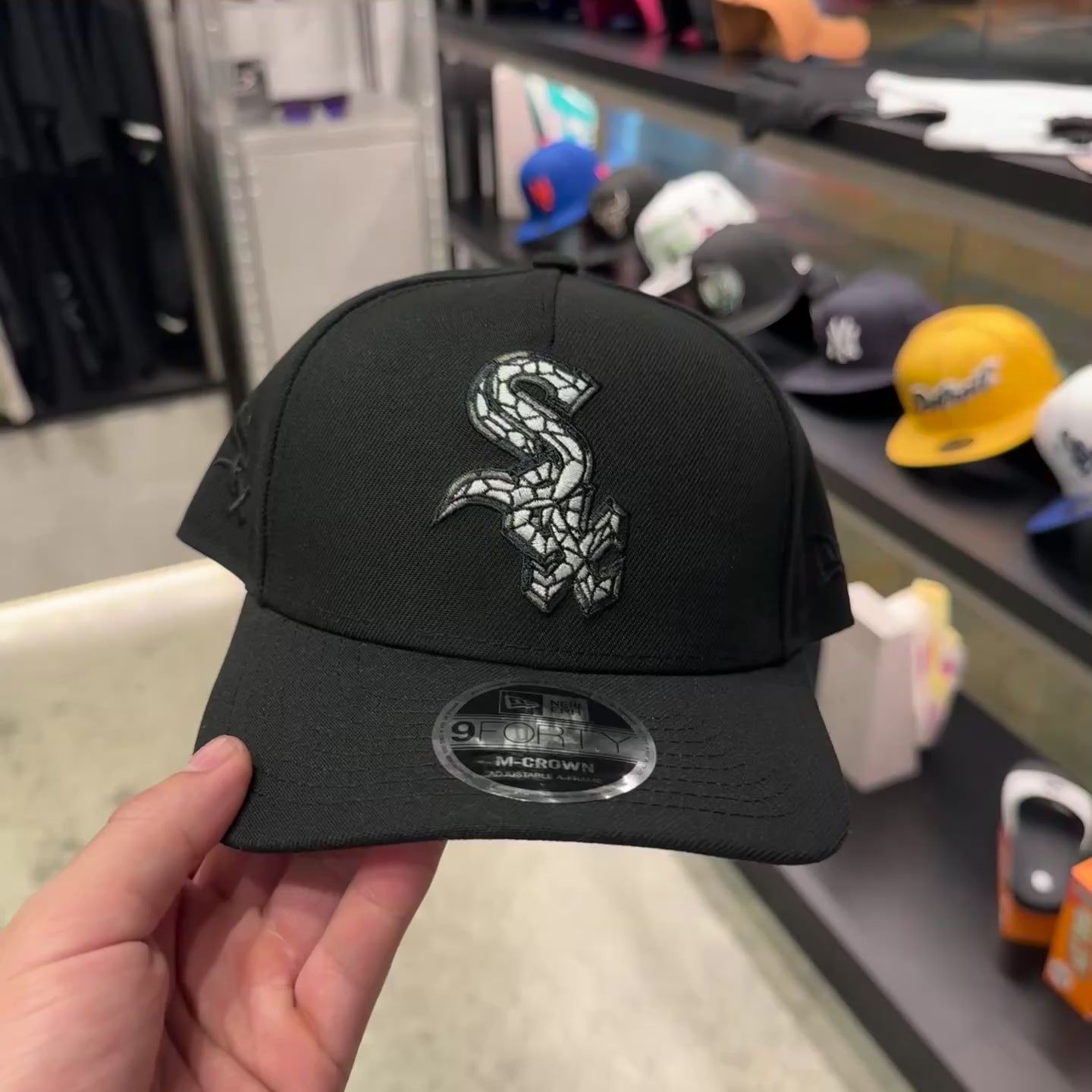 NEW ERA 9FORTY M-CROWN MLB CHICAGO WHITE SOX STAINED GLASS GORRA AJUSTABLE NEGRA