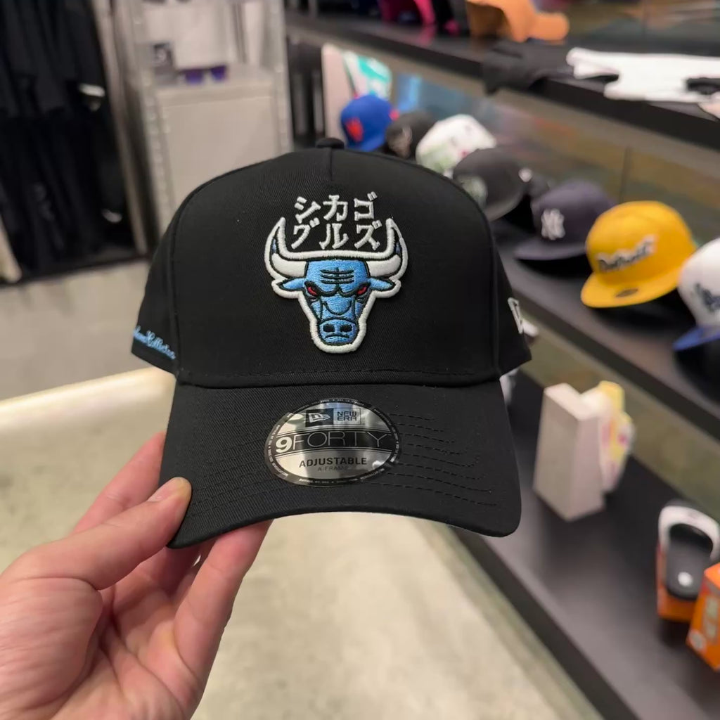NEW ERA 9FORTY A-FRAME NBA CHICAGO BULLS HYPERFLY KATAKANA GORRA AJUSTABLE NEGRA