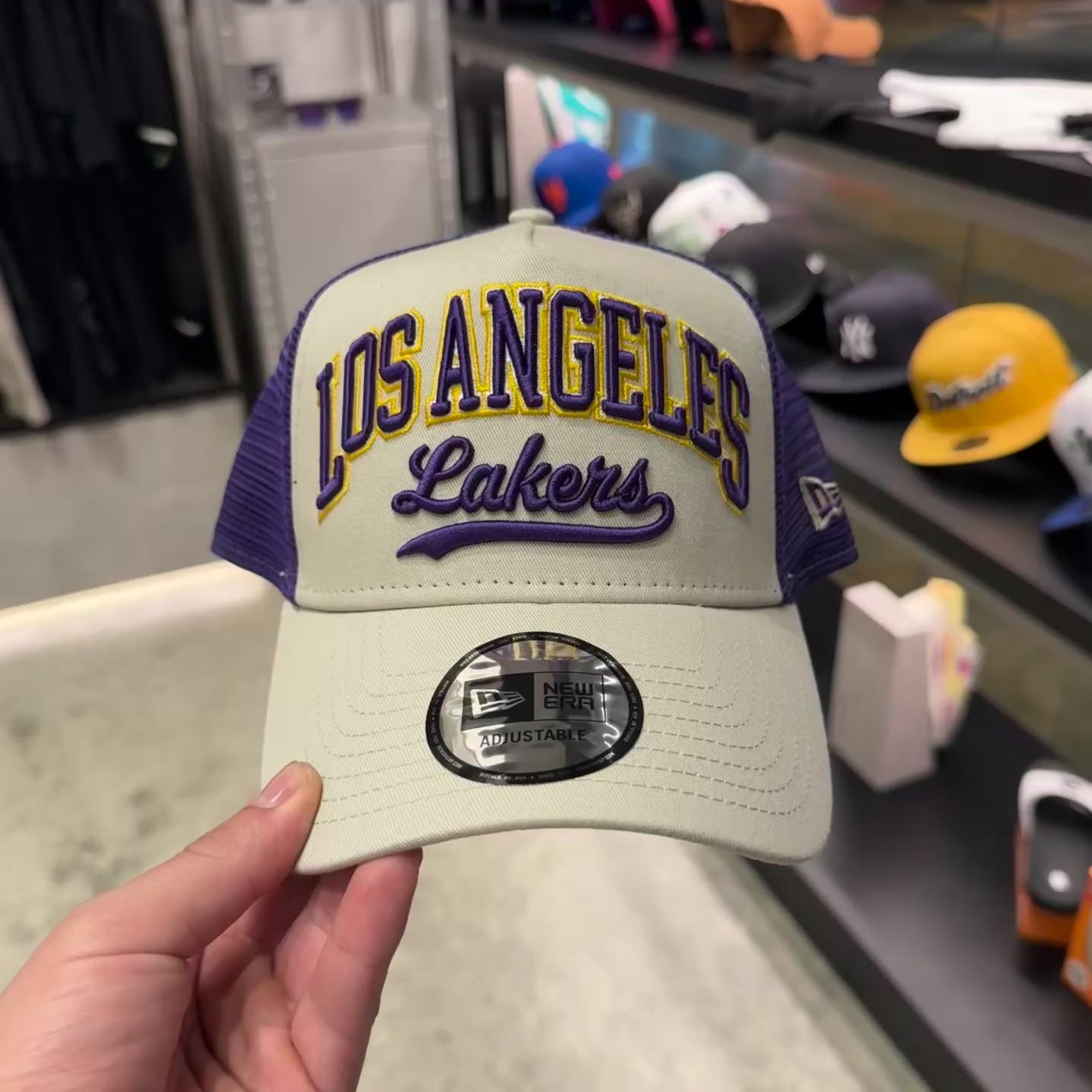 NEW ERA 9FORTY NBA LOS ANGELES LAKERS SCRIPT GORRA AJUSTABLE BEIGE