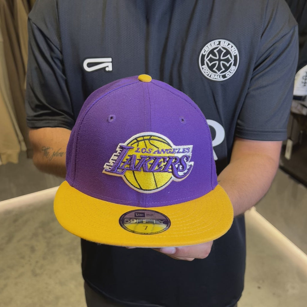 NEW ERA 59FIFTY NBA LA LAKERS CLOSED CAP PURPLE / YELLOW 