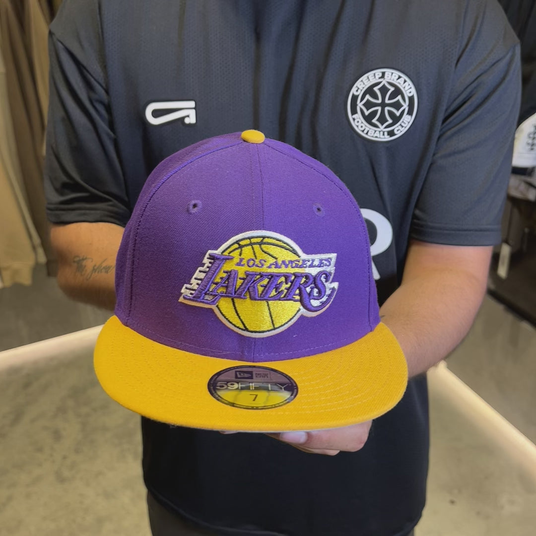 NEW ERA 59FIFTY NBA LA LAKERS CLOSED CAP PURPLE / YELLOW 