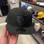 NEW ERA 59FIFTY NFL LAS VEGAS RAIDERS BLACK ON BLACK GORRA CERRADA NEGRA