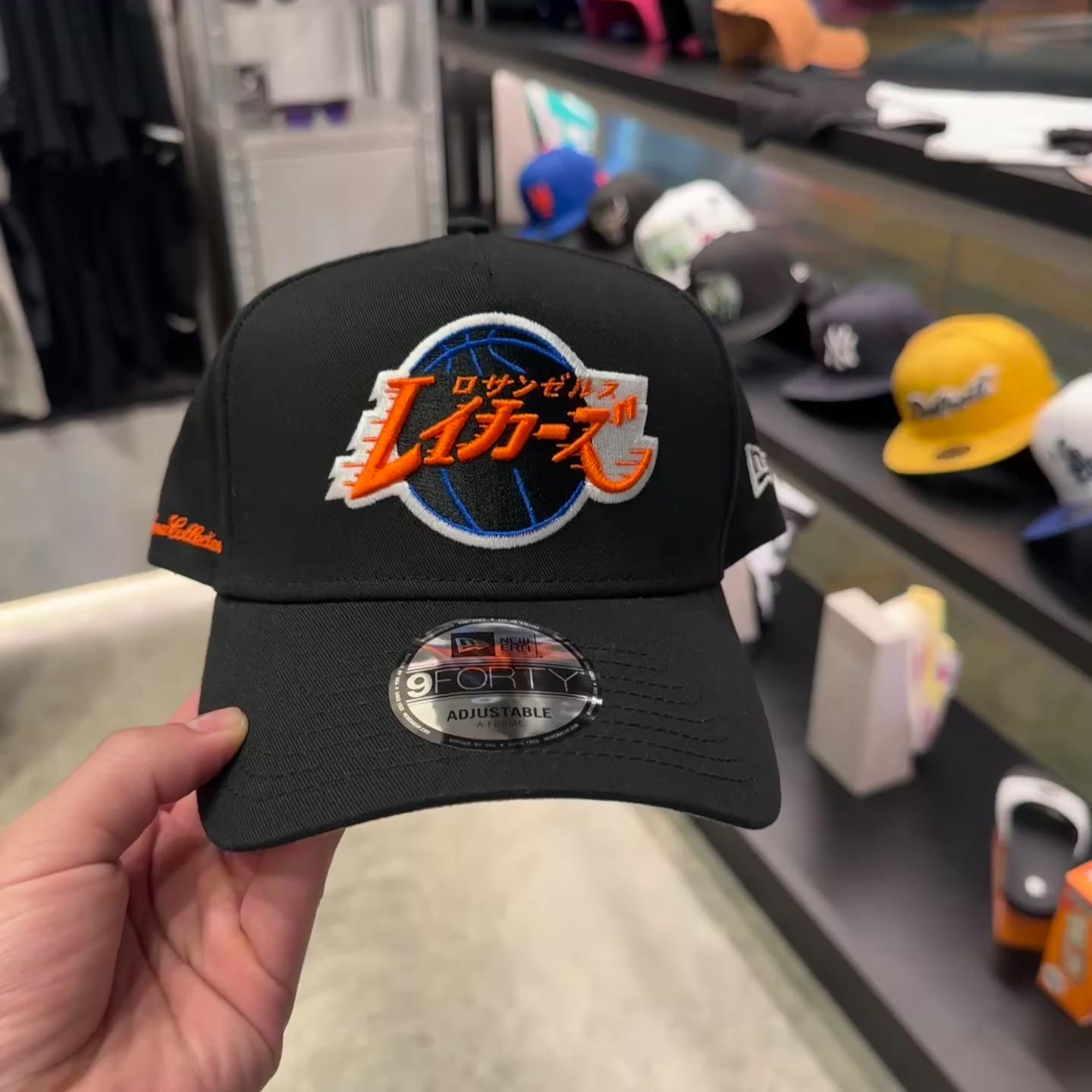 NEW ERA 9FORTY A-FRAME NBA LOS ANGELES LAKERS HYPERFLY KATAKANA GORRA AJUSTABLE NEGRA