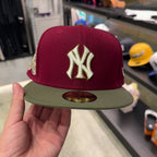 NEW ERA 59FIFTY MLB NEW YORK YANKEES CONTRAST PIN GORRA CERRADA VINOTINTO