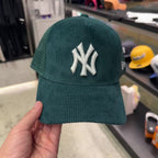 NEW ERA 9FORTY MLB NEW YORK YANKEES CORDUROY GORRA AJUSTABLE CAMIONERA VERDE