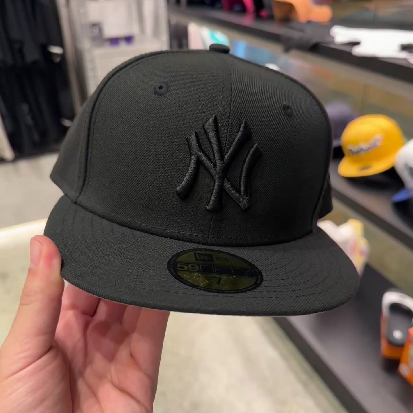 NEW ERA 59FIFTY MLB BASICA NY YANKEES LOGO NEGRO GORRA CERRADA NEGRA