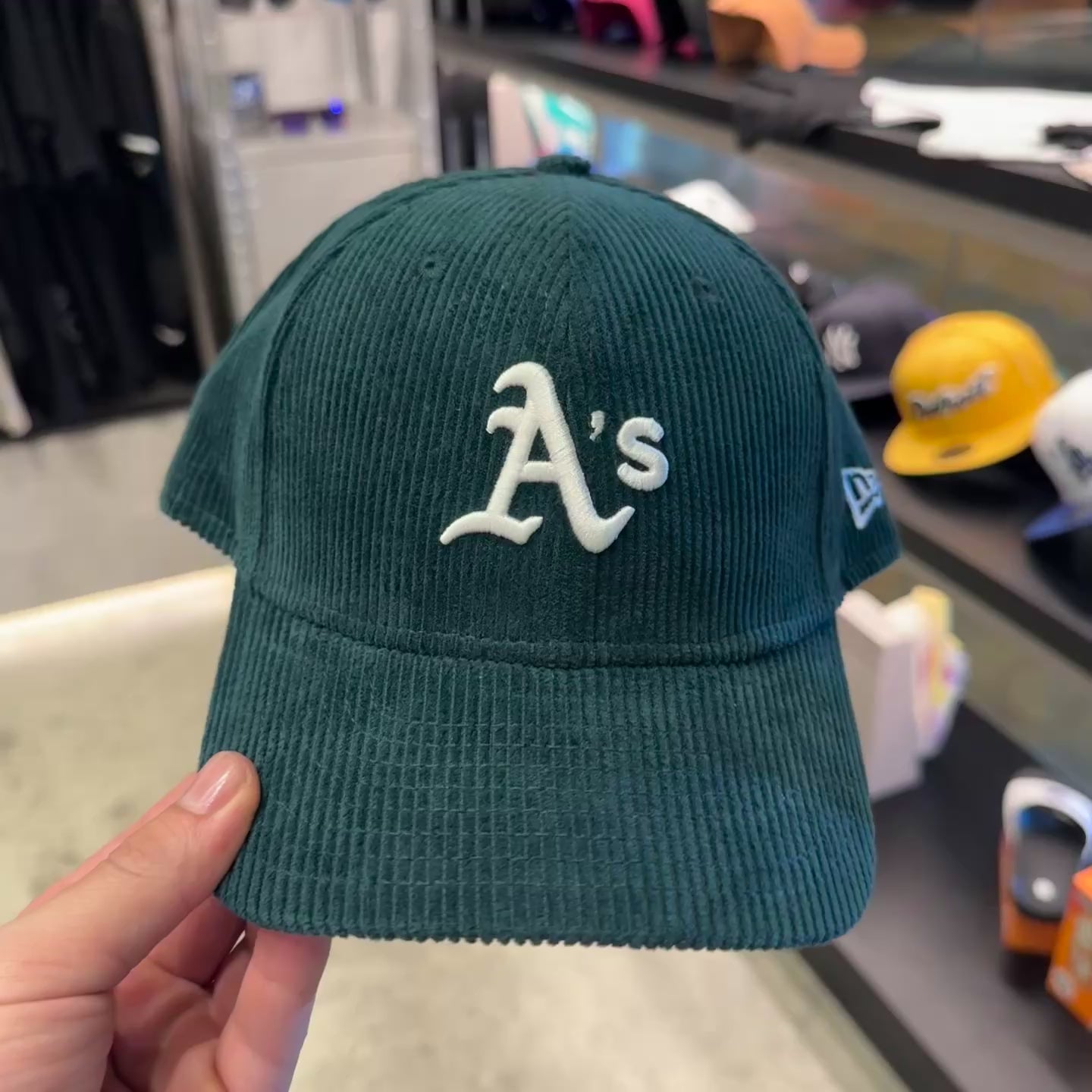NEW ERA 9FORTY MLB OAKLAND ATHLETICS CORDUROY GORRA AJUSTABLE VERDE