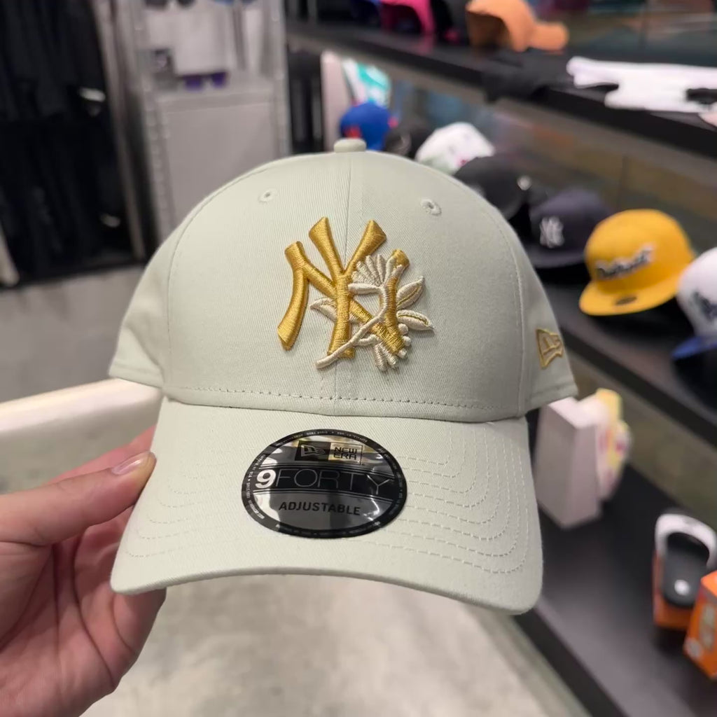 NEW ERA 9FORTY MLB NEW YORK YANKEES FLORAL ICON GORRA AJUSTABLE BEIGE