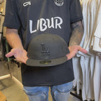 NEW ERA 59FIFTY MLB BASICA LA DODGERS LOGO NEGRO GORRA CERRADA NEGRA