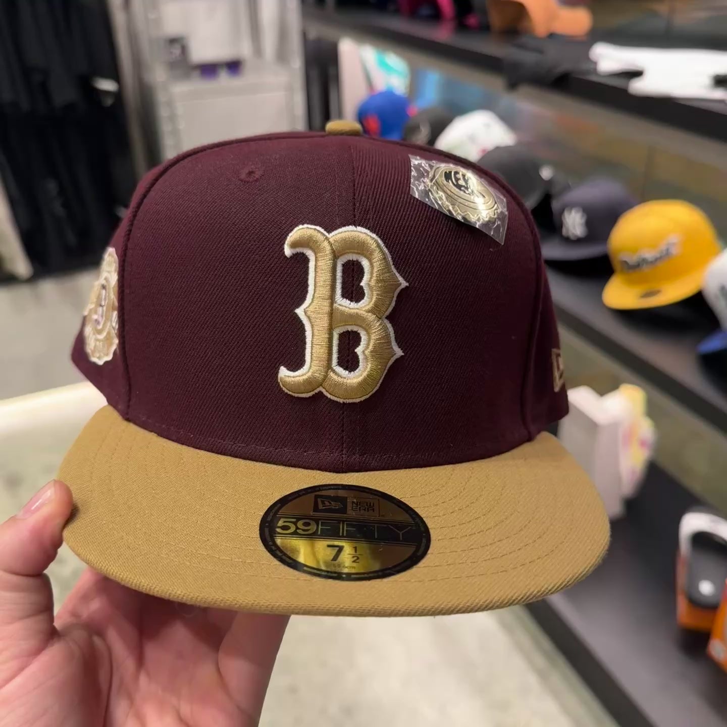 NEW ERA 59FIFTY MLB BOSTON RED SOX BEERPACK PIN GORRA CERRADA VINOTINTO
