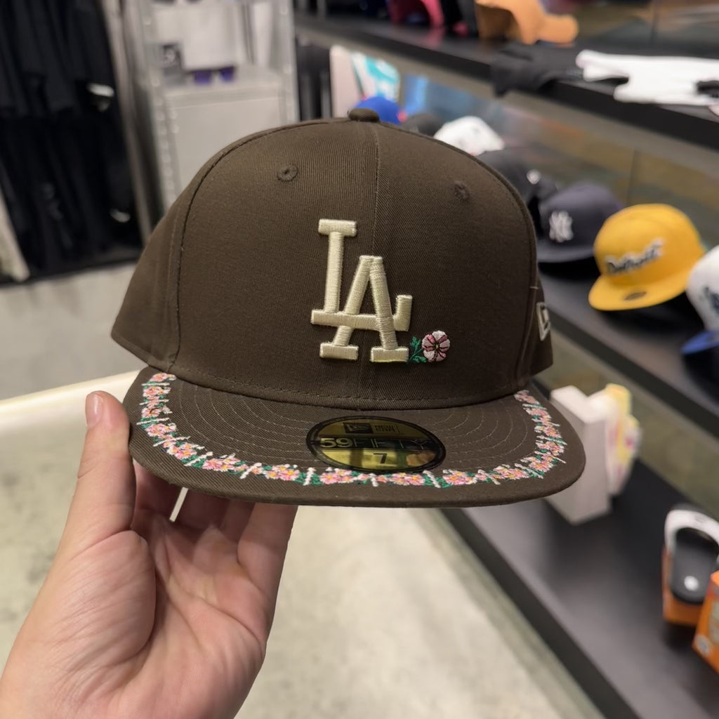 NEW ERA 59FIFTY MLB LOS ANGELES DODGERS FLORAL BORDER COLLECTION GORRA CERRADA CAFÉ
