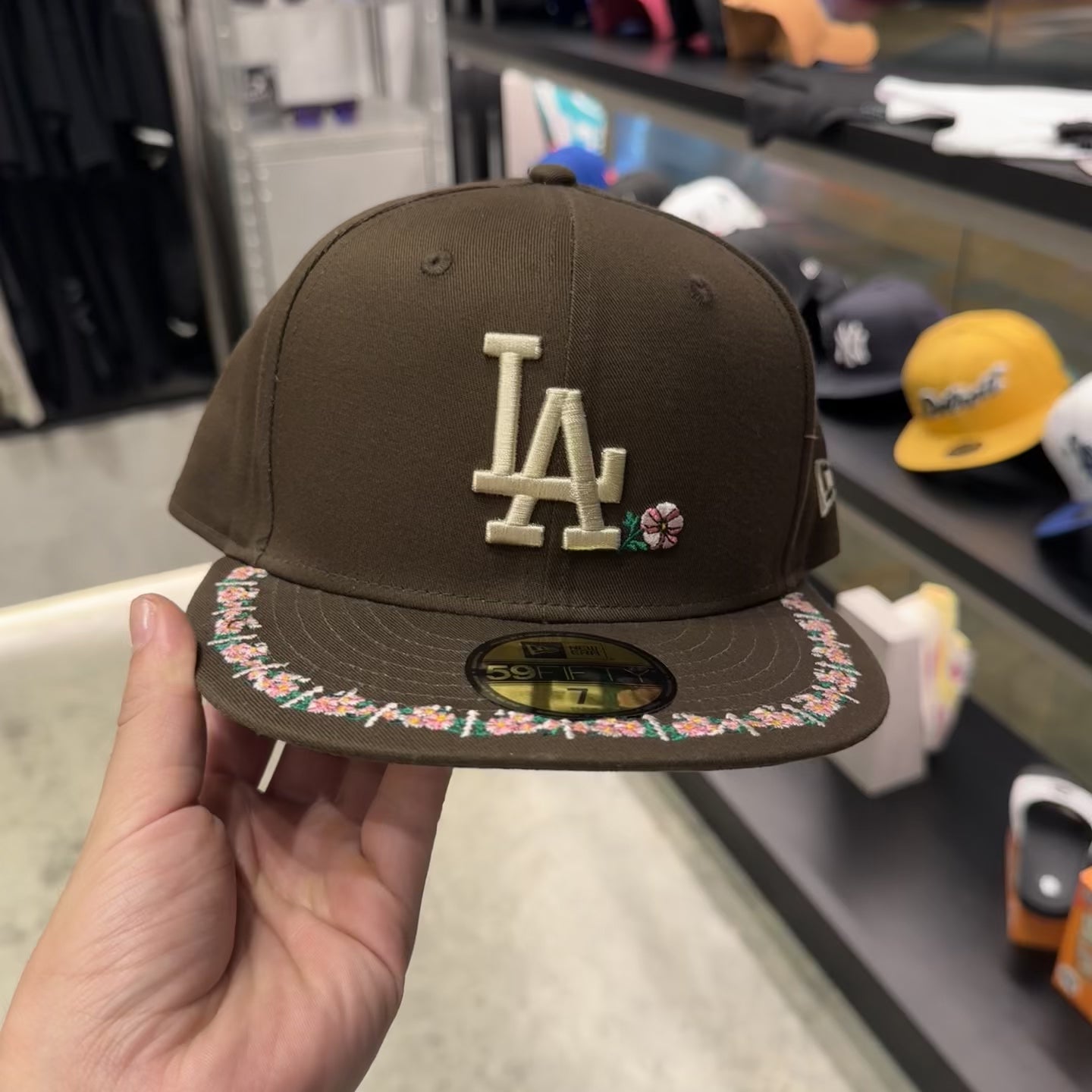 NEW ERA 59FIFTY MLB LOS ANGELES DODGERS FLORAL BORDER COLLECTION GORRA CERRADA CAFÉ