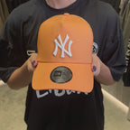 NEW ERA MLB 9FORTY GORRA CAMIONERA AJUSTABLE YANKEES NARANJA