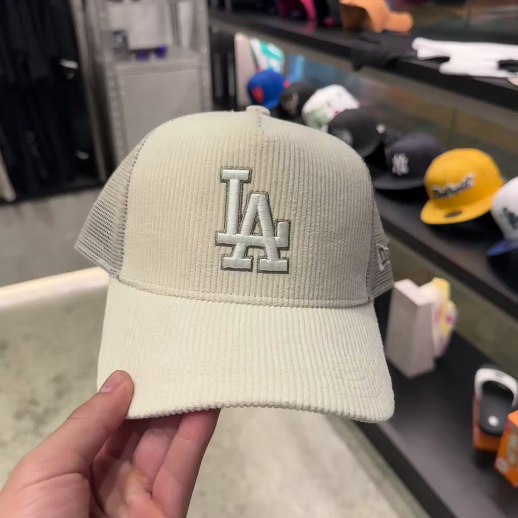 NEW ERA 9FORTY MLB LOS ANGELES DODGERS CORDUROY CREAM GORRA AJUSTABLE CAMIONERA BEIGE
