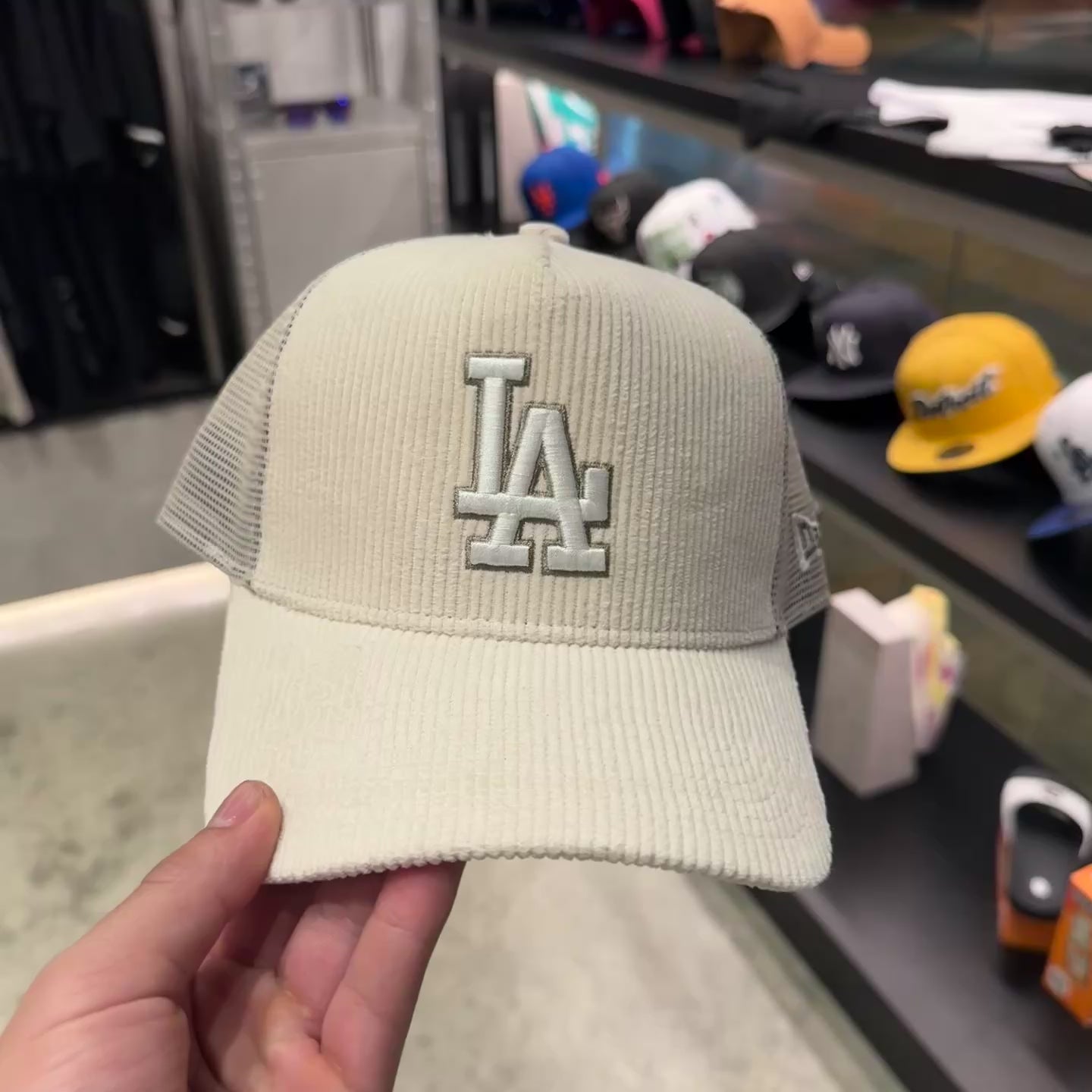 NEW ERA 9FORTY MLB LOS ANGELES DODGERS CORDUROY CREAM GORRA AJUSTABLE CAMIONERA BEIGE