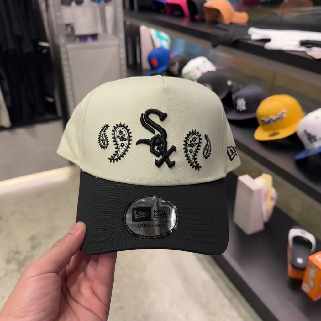 NEW ERA 9FORTY A-FRAME MLB CHICAGO WHITE SOX PAISLEY GORRA AJUSTABLE BLANCA