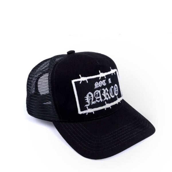 GORRA TRUCKER NEGRA NOT A NARCO VISTA LATERAL